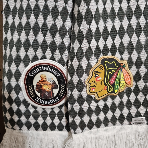 Chicago Blackhawks Hooligan Scarf - Picture 6 of 6